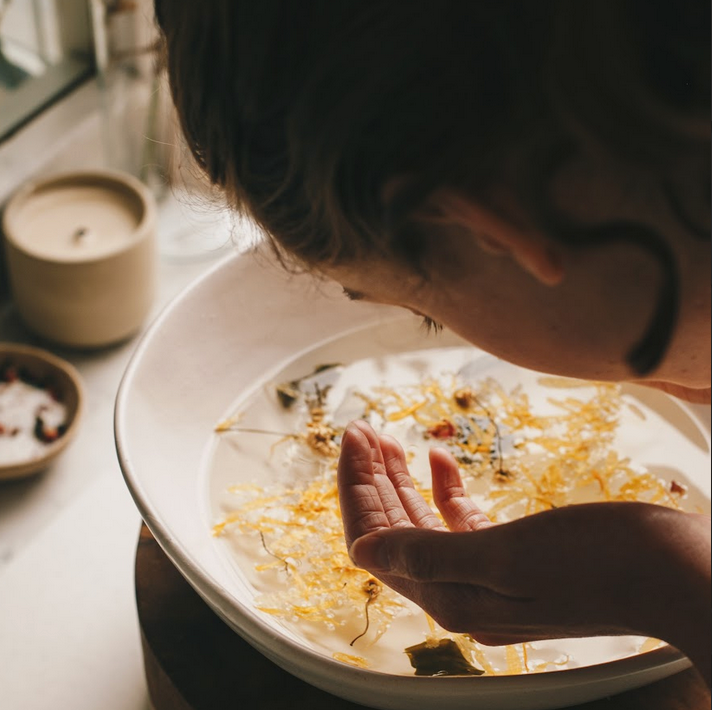 Steaming face using botanical bliss from sealuxe