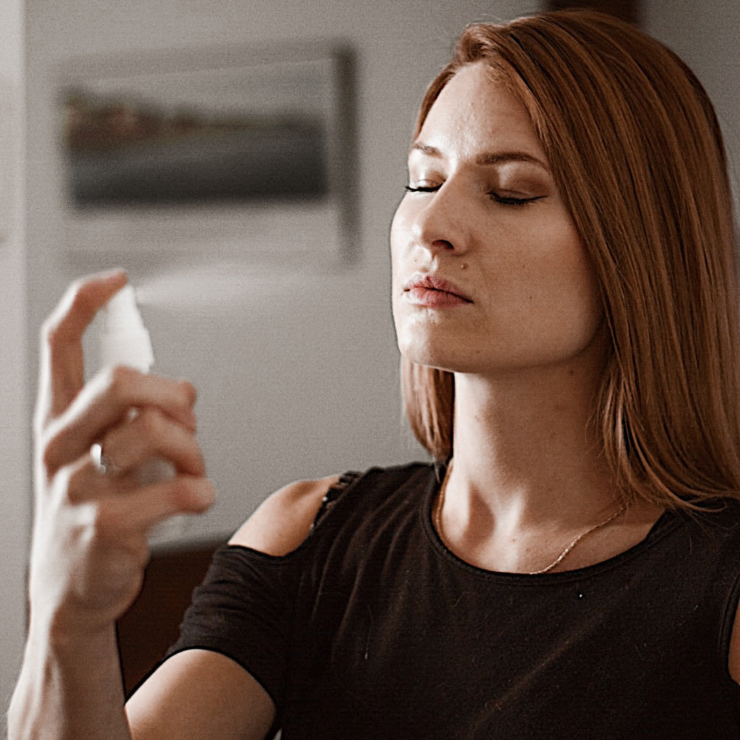 Seaweed and rose toner demonstration on how to use