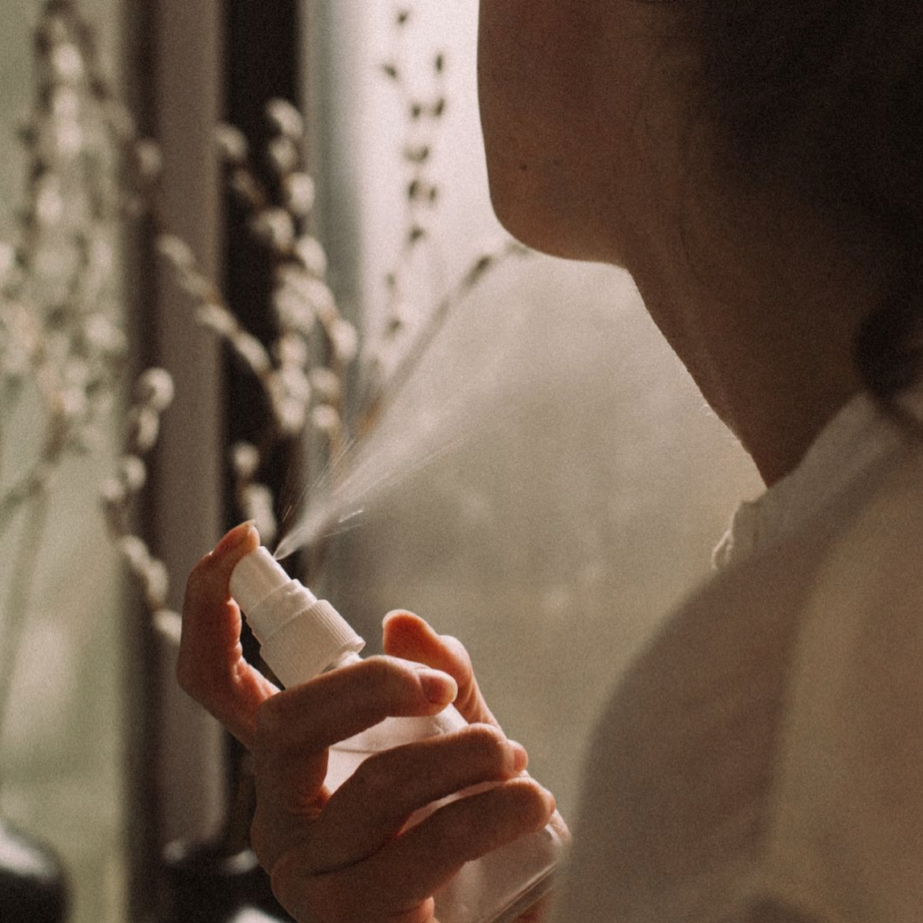 Our Sealuxe toner is formulated to hydrate, has a neutral pH of 5.5 and contains nourishing ingredients that help support the skin’s microbiome.